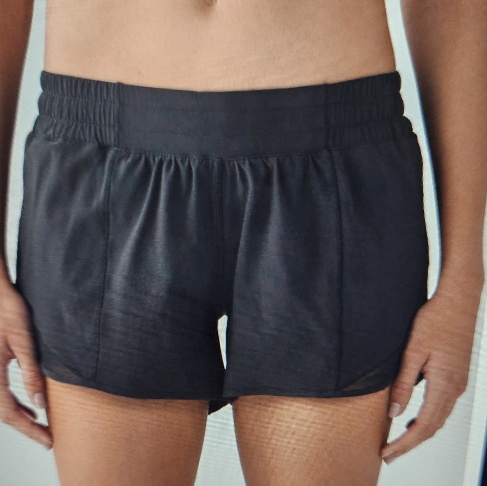 Lululemon Hotty Hot Short II. Tall sz 8. - Picture 10 of 11